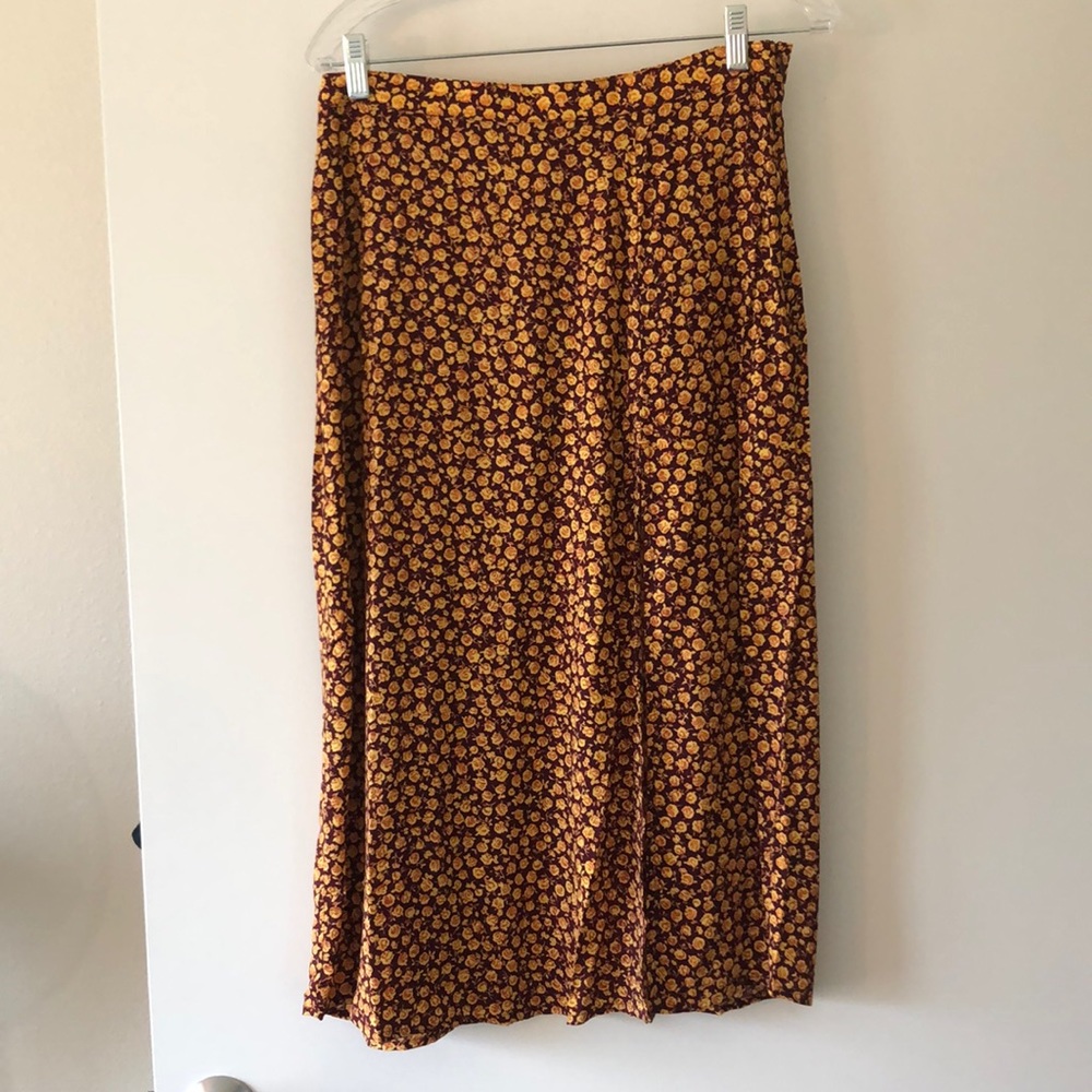 Mid length skirt with slit on left side